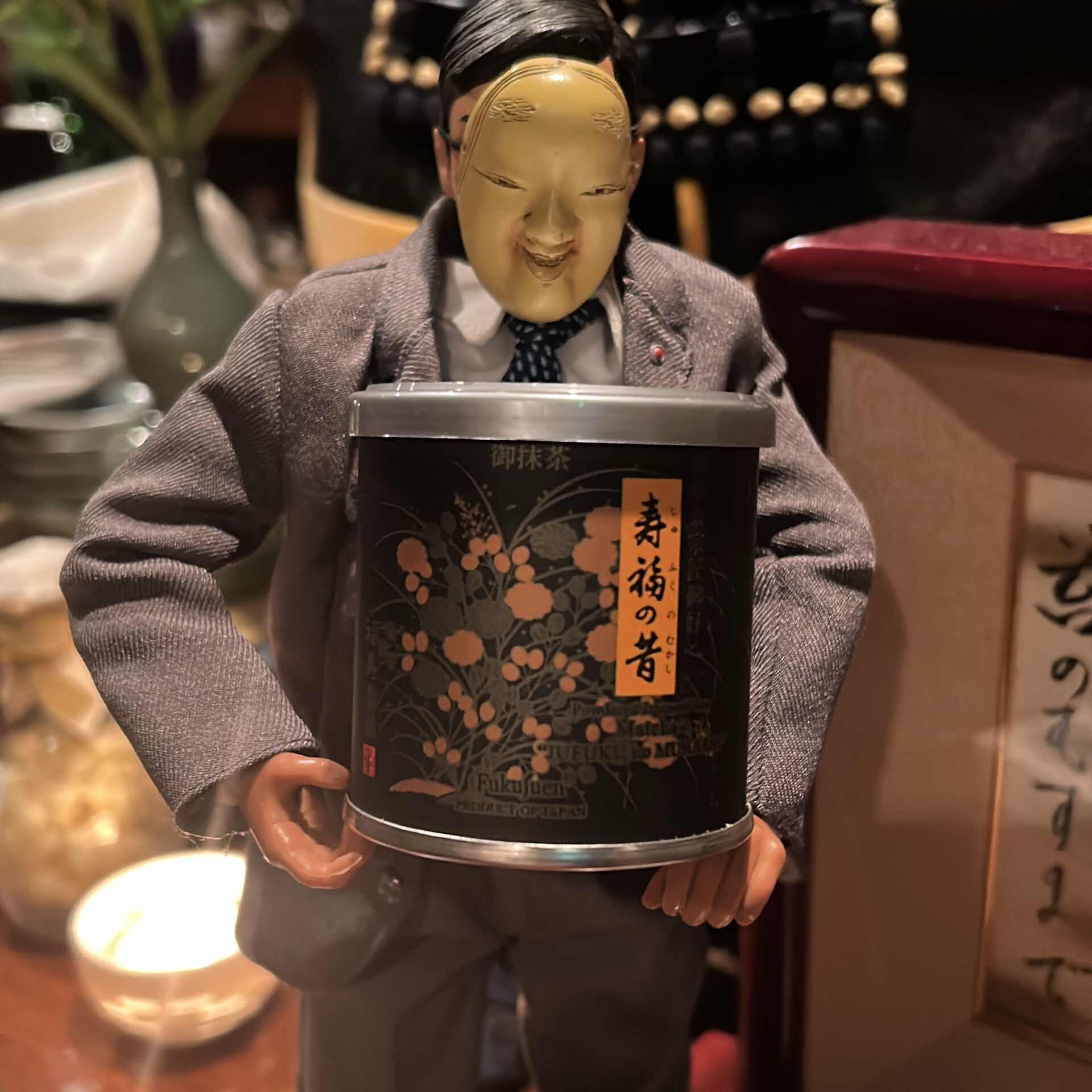 今回のお抹茶は京都福寿園から表千家而妙斎御好『寿福の昔』でア